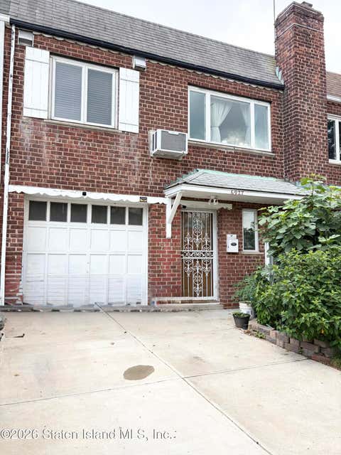 Townhouse For Sale - 69-27 169th Street<br/> Queens County, Queens, NY 11365
