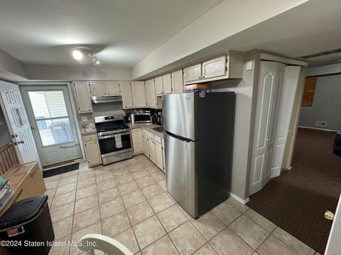 Photo of 45 Sharrotts Lane, Staten Island, NY 10309 (MLS # 2404356)