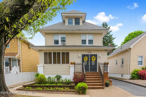 Photo of 109 Adams Avenue, Staten Island, NY 10306 (MLS # 2602480)