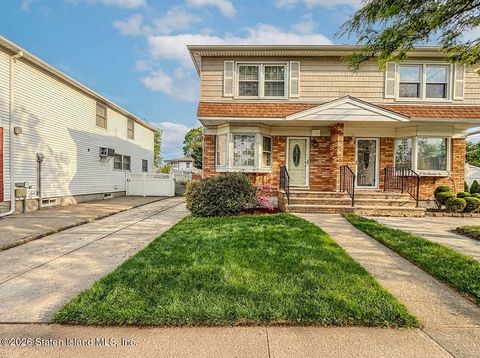 Photo of 104 Winchester Avenue, Staten Island, NY 10312 (MLS # 2602727)
