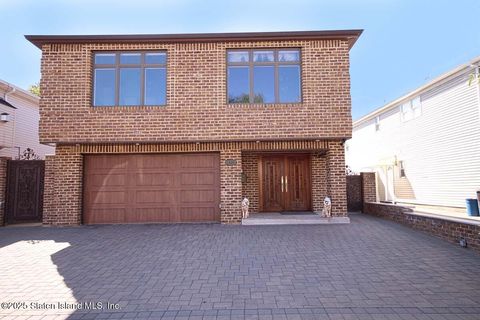 Photo of 108 Forest Street, Staten Island, NY 10314 (MLS # 2505863)