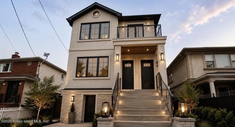 Photo of 17 Ruth Place, Staten Island, NY 10305 (MLS # 2604023)