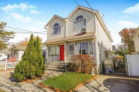 Photo of 53 Gridley Avenue, Staten Island, NY 10303 (MLS # 2406181)