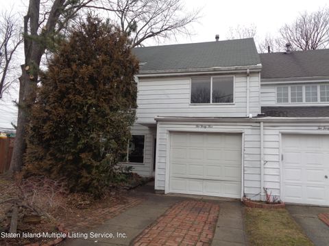 Photo of 245 Dover Green, Staten Island, NY 10312 (MLS # 2400255)
