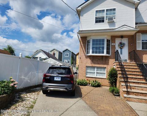 Photo of 229 Colony Avenue, Staten Island, NY 10306 (MLS # 1164012)