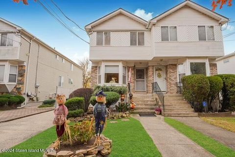 Photo of 296 Alverson Avenue, Staten Island, NY 10309 (MLS # 2406361)