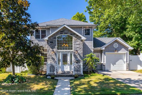 Photo of 282 Lyndale Avenue, Staten Island, NY 10312 (MLS # 2403737)