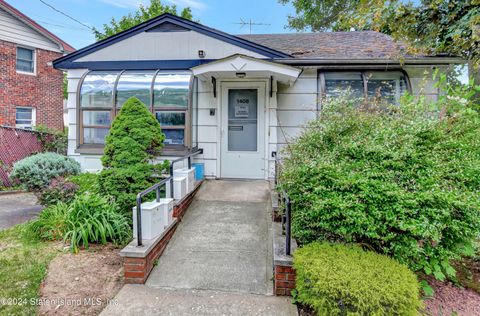 Photo of 1408 Richmond Road, Staten Island, NY 10304 (MLS # 2403836)