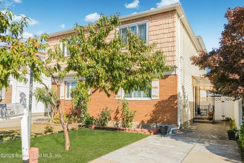 Photo of 453 Dongan Hills Avenue, Staten Island, NY 10305 (MLS # 2506304)