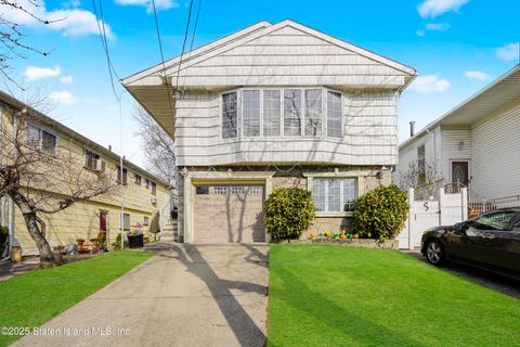 Photo of 365 Buchanan Avenue, Staten Island, NY 10314 (MLS # 2501522)