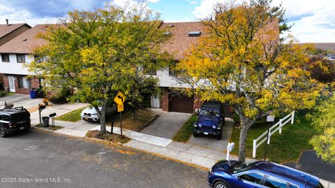 Photo of 280 Rolling Hill Green, Staten Island, NY 10312 (MLS # 2506315) Photo of 280 Rolling Hill Green, Staten Island, NY 10312 (MLS # 2506315)