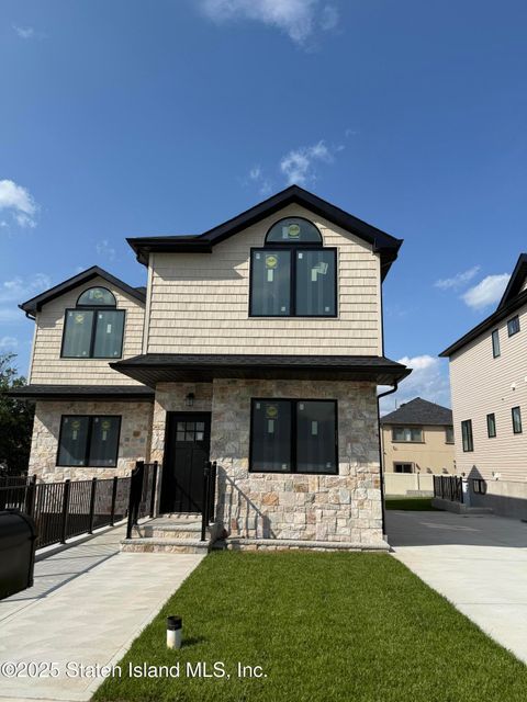 Photo of 42 Greenway Avenue, Staten Island, NY 10314 (MLS # 2503711)