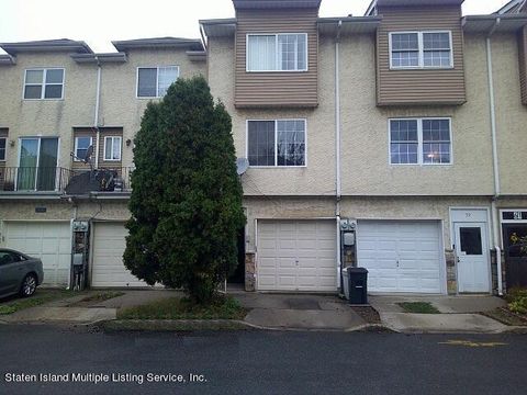 Photo of 57 Skyline Drive, Staten Island, NY 10304 (MLS # 1165290)