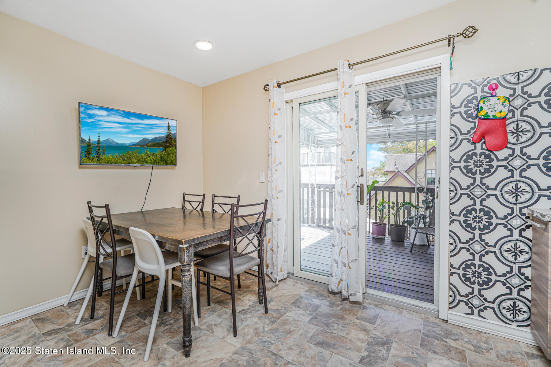 48 Robinson Avenue, Staten Island, New York image 9