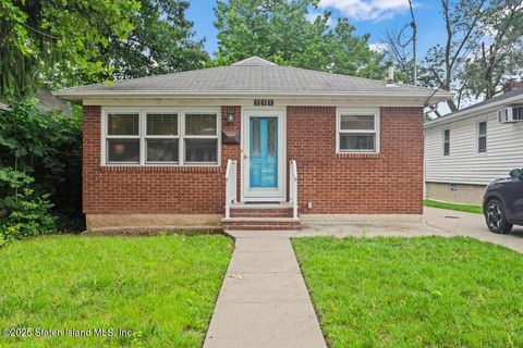 Photo of 591 Woolley Avenue, Staten Island, NY 10314 (MLS # 2503594)