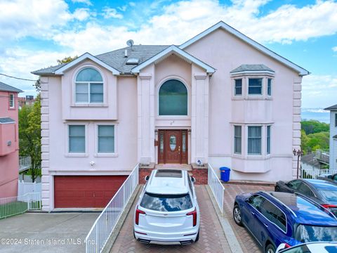 Photo of 65 Louis Street, Staten Island, NY 10304 (MLS # 2406172)
