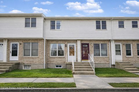 Photo of 30 Tom Court, Staten Island, NY 10310 (MLS # 2601080)