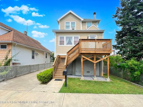 Photo of 361 Colony Avenue, Staten Island, NY 10306 (MLS # 1163080)