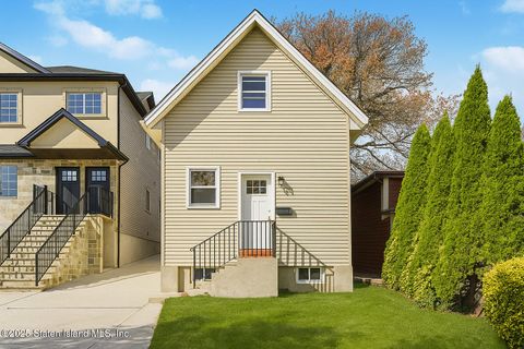 Photo of 9 Russell Street, Staten Island, NY 10308 (MLS # 2506509)