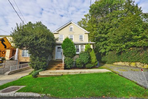 Photo of 14 Woodvale Avenue, Staten Island, NY 10309 (MLS # 1164580)