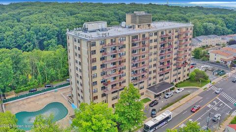 Photo of 1000 Clove Road #L-P, Staten Island, NY 10301 (MLS # 2507236)