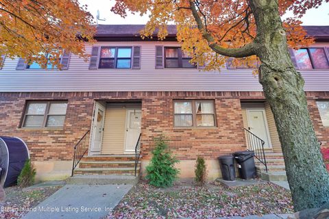 Photo of 26 Katan Loop #B, Staten Island, NY 10308 (MLS # 1165930)