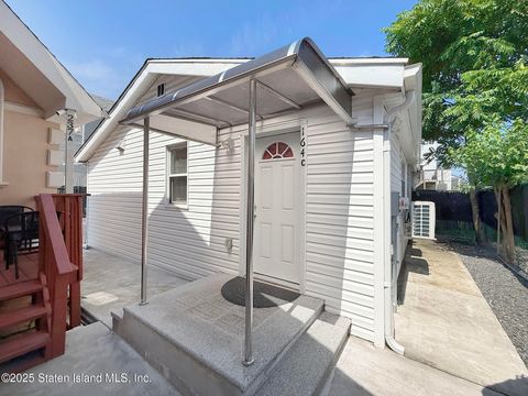 Photo of 164 Grimsby Street #C, Staten Island, NY 10306 (MLS # 2503806)