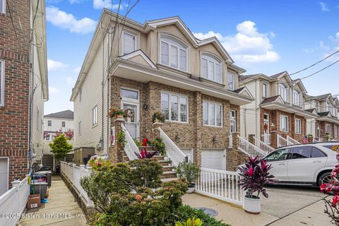 Photo of 204 Sneden Avenue, Staten Island, NY 10312 (MLS # 2506503)