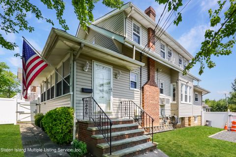 Photo of 3795 Richmond Avenue, Staten Island, NY 10312 (MLS # 1163677)