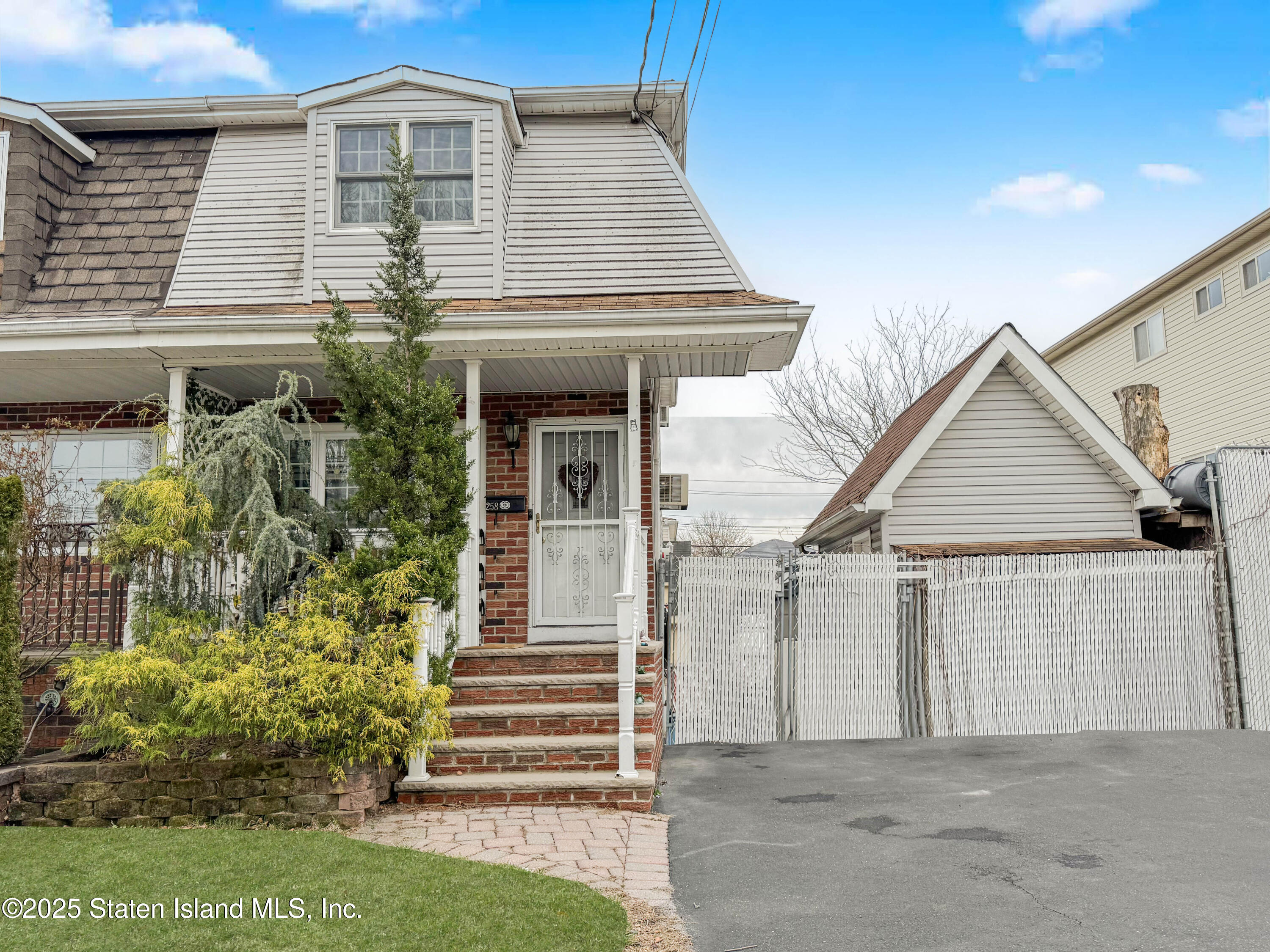 258 Greencroft Avenue, Staten Island, New York image 1