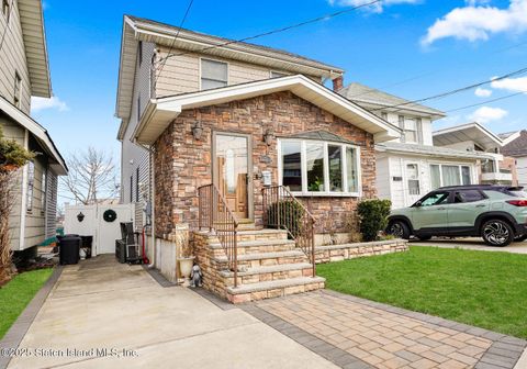 Photo of 41 Josephine Street, Staten Island, NY 10314 (MLS # 2502131)
