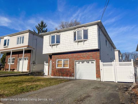 Photo of 701 Carlton Boulevard, Staten Island, NY 10312 (MLS # 1160779)