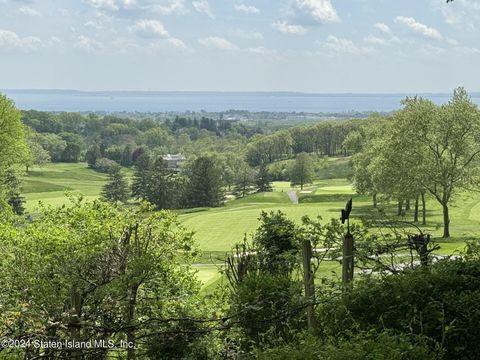 Photo of 18 Helena Road, Staten Island, NY 10304 (MLS # 2401556)