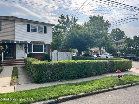 Photo of 55 Abingdon Avenue, Staten Island, NY 10308 (MLS # 2404910)