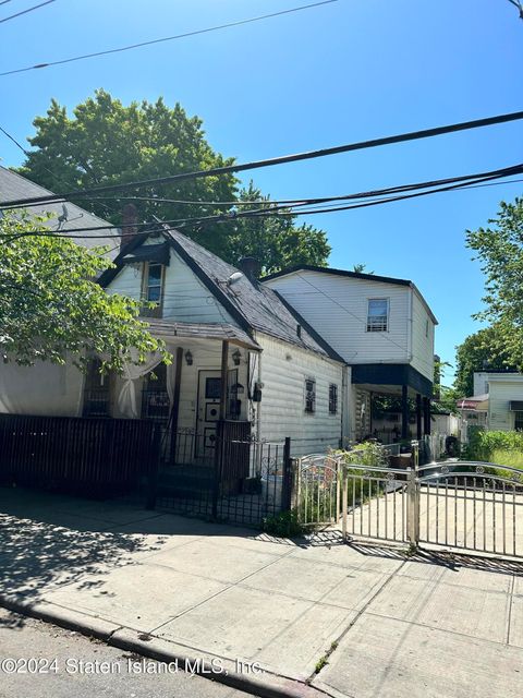 Single Family Residence in Staten Island NY 24 Hudson Street.jpg