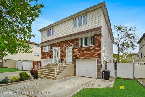 Photo of 30 Vineland Avenue, Staten Island, NY 10312 (MLS # 2400191)