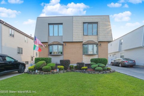 Photo of 100 Stieg Avenue, Staten Island, NY 10308 (MLS # 2503153)
