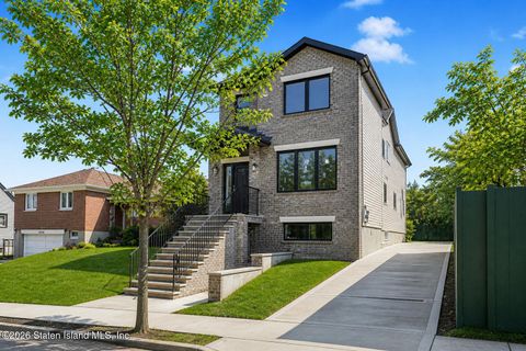 Photo of 219 Barnard Avenue, Staten Island, NY 10307 (MLS # 2602625)