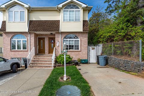 Photo of 20 Wagner Street, Staten Island, NY 10305 (MLS # 2602382)