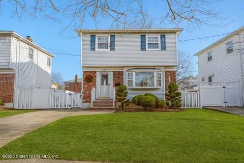 Photo of 147 Lyndale Avenue, Staten Island, NY 10312 (MLS # 2507081)