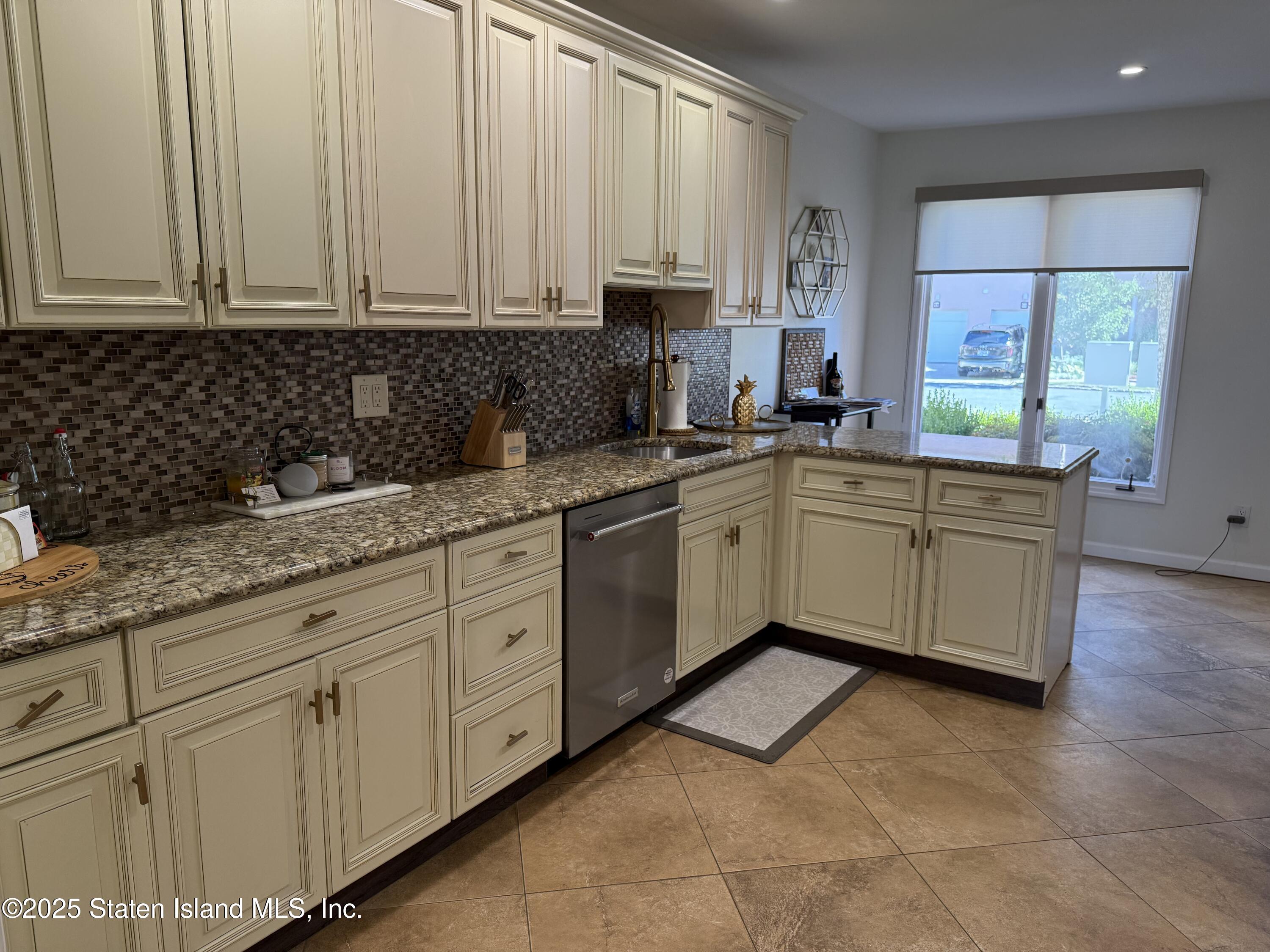 23 Harbour Court, Staten Island, New York image 14