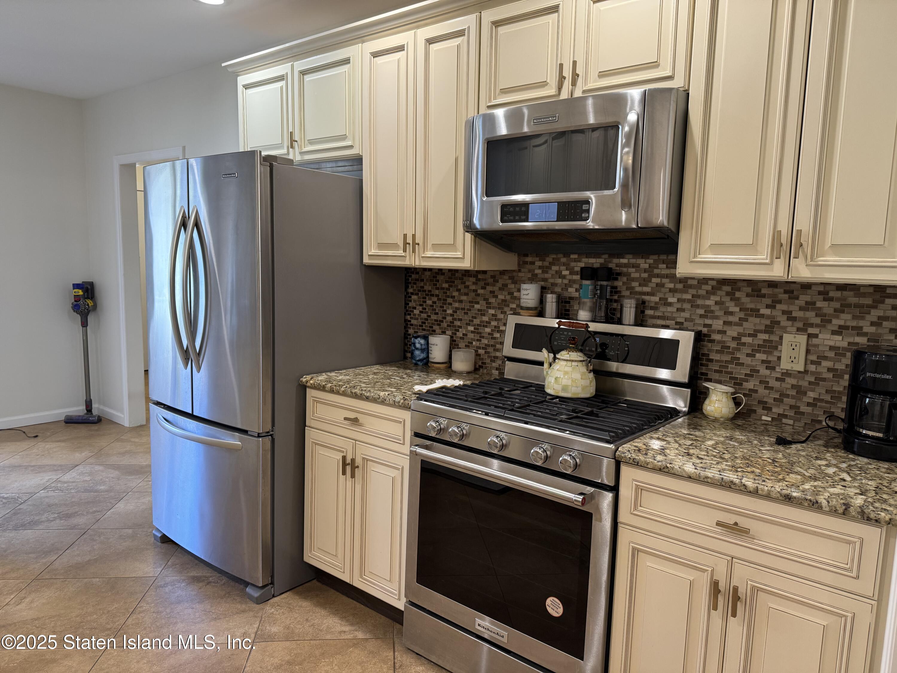 23 Harbour Court, Staten Island, New York image 13