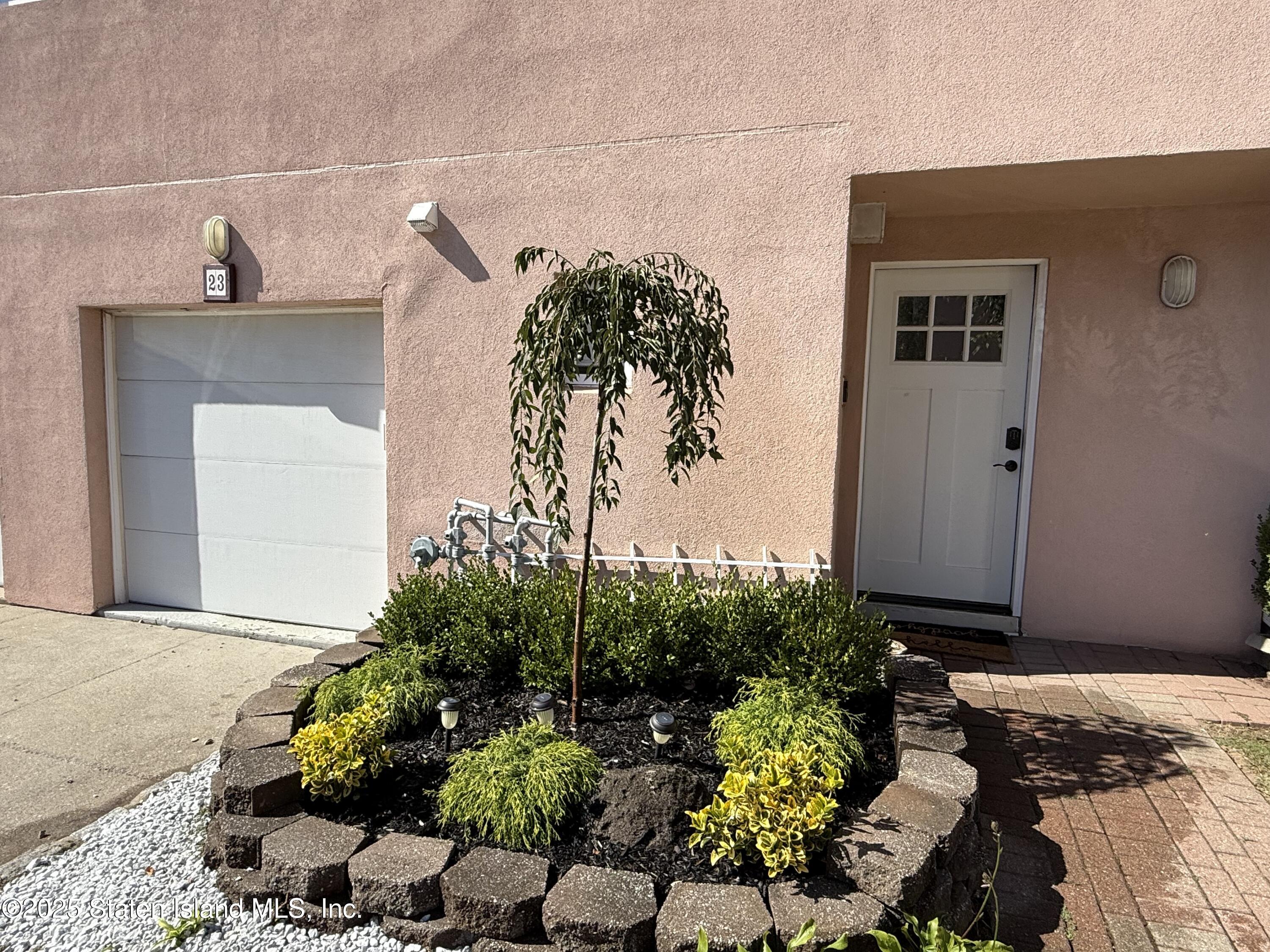 23 Harbour Court, Staten Island, New York image 1