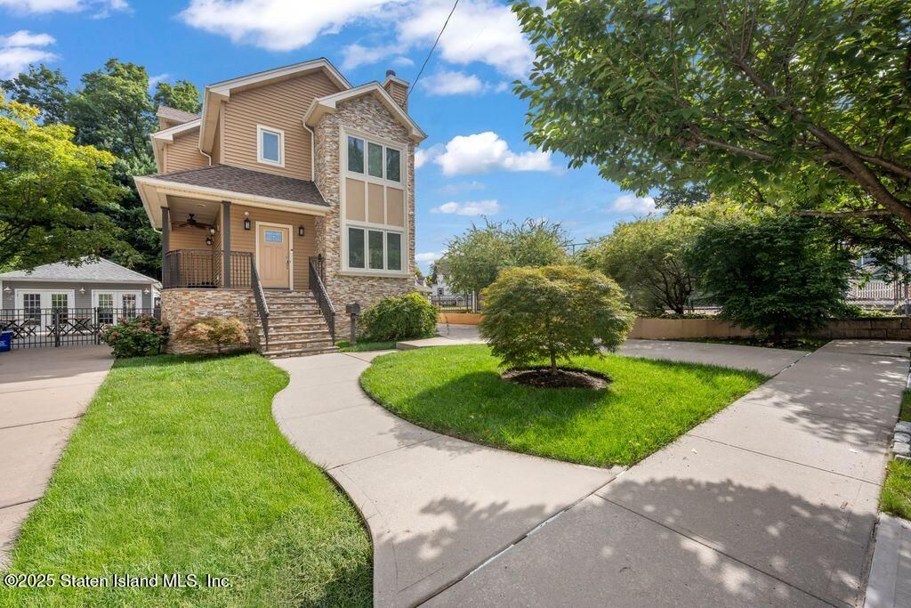 Photo of 159 North Avenue, Staten Island, NY 10314 (MLS # 2505133)