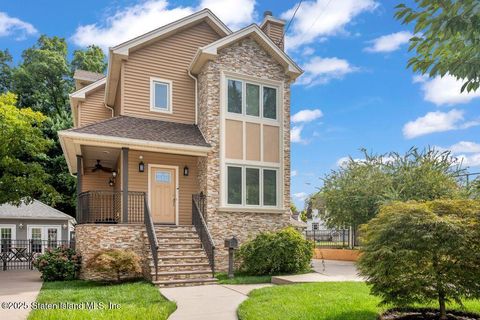 Photo of 159 North Avenue, Staten Island, NY 10314 (MLS # 2505133)