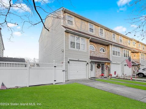 Photo of 57 Caswell Lane, Staten Island, NY 10314 (MLS # 2406932)