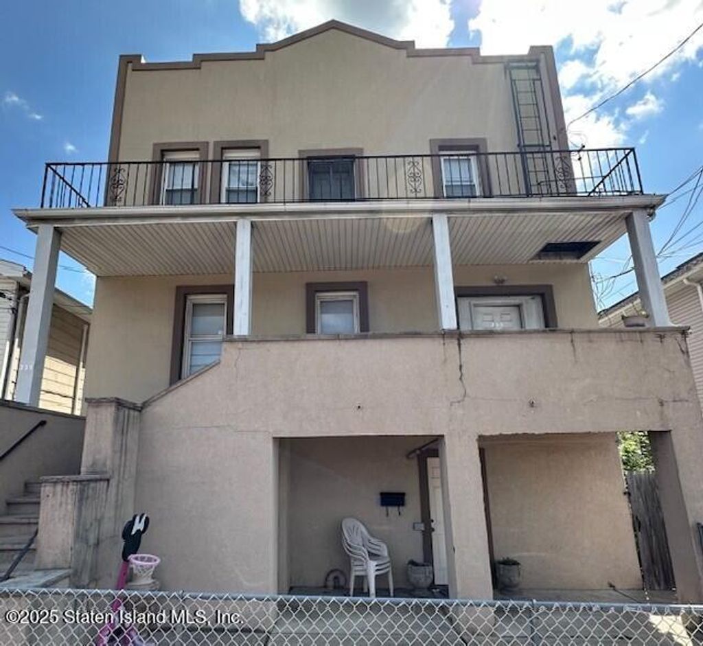 Photo of 335 Bradley Avenue, Staten Island, NY 10314 (MLS # 2504305)