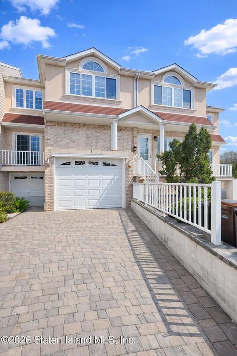 Photo of 205 Essex Drive, Staten Island, NY 10314 (MLS # 2601812)