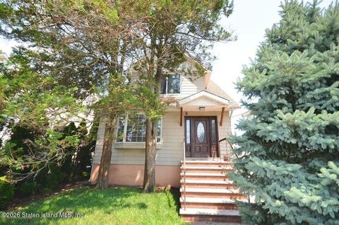 Photo of 11 Heinz Avenue, Staten Island, NY 10308 (MLS # 2600922)