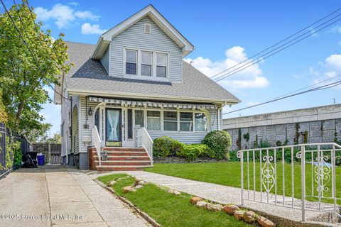 Photo of 77 Todt Hill Road, Staten Island, NY 10314 (MLS # 2505232)